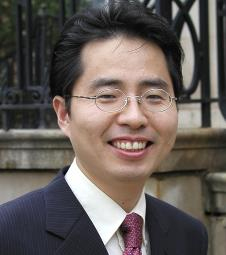 A portrait of Jeongho Kim.